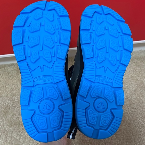 KEEN NWT little boy size 1 black, gray, and blue winter 3 strap velcro boots - Picture 10 of 11